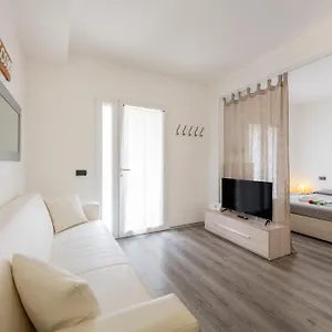 archimede-53-appartamento-con-spazio-esterno.italymilanhotels.net/